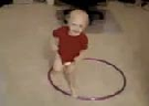 Clique Aqui para baixar o Vídeo  Criança brincando de Bambolê