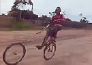 Clique Aqui para baixar o Vídeo  Tombo Hilário de Bicicleta